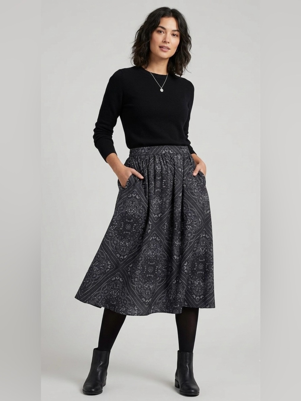 Simply Vera Vera Wang Black Paisley‎ Bandana Print Midi Skirt with Pockets